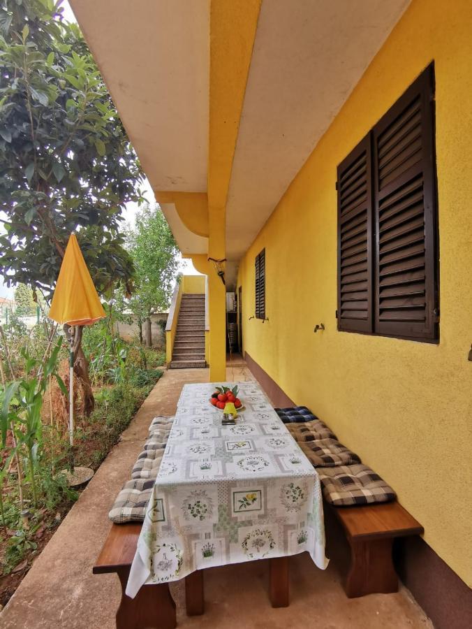 Apartment Dalmatini Tar-Vabriga Exterior foto